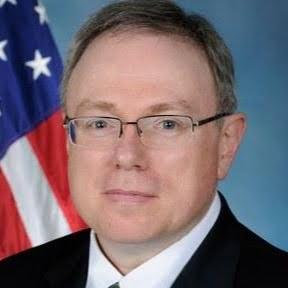 Robert Thomas Headshot